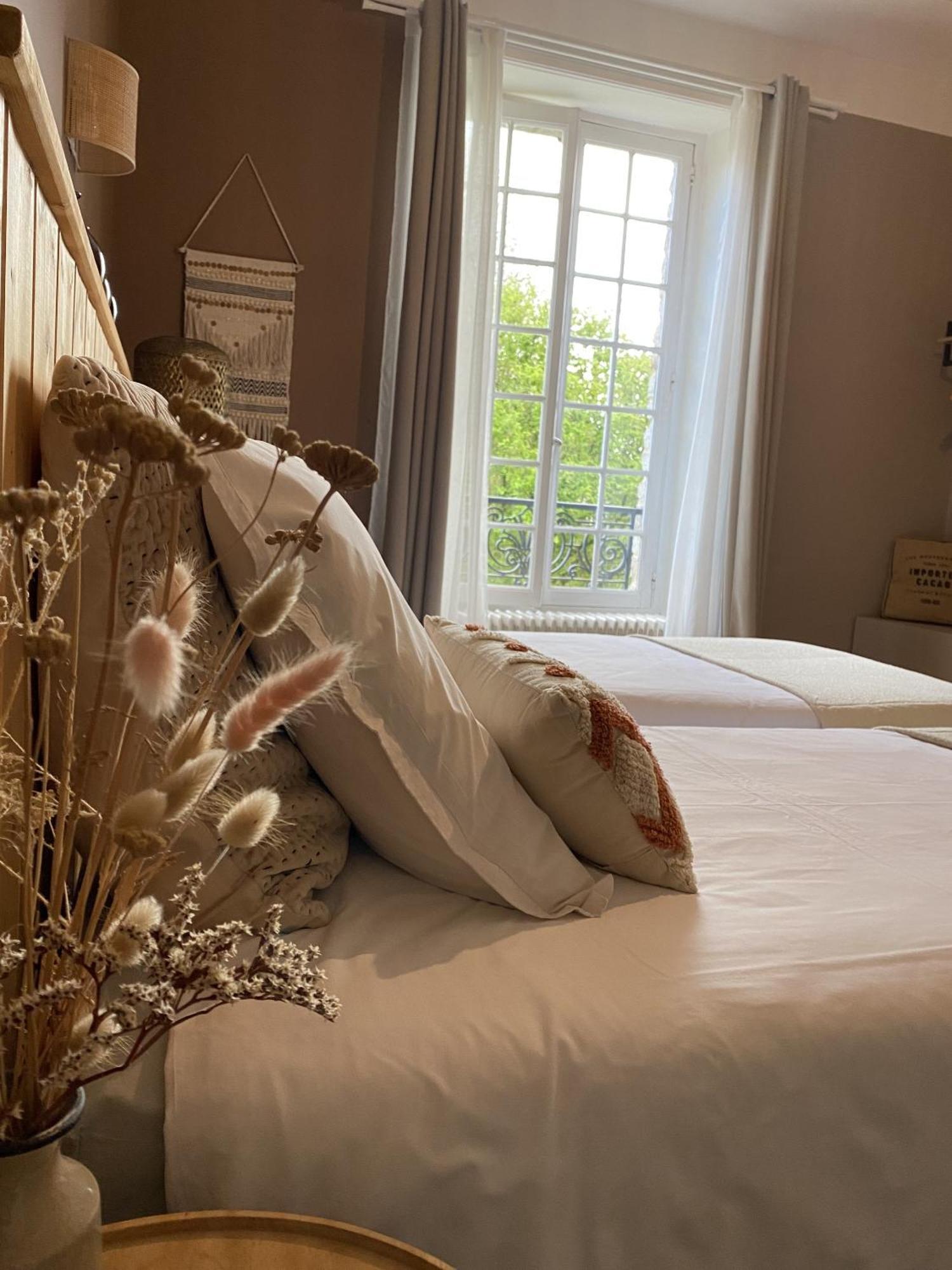 Bed and Breakfast Le 14 St Michel Josselin Exterior foto