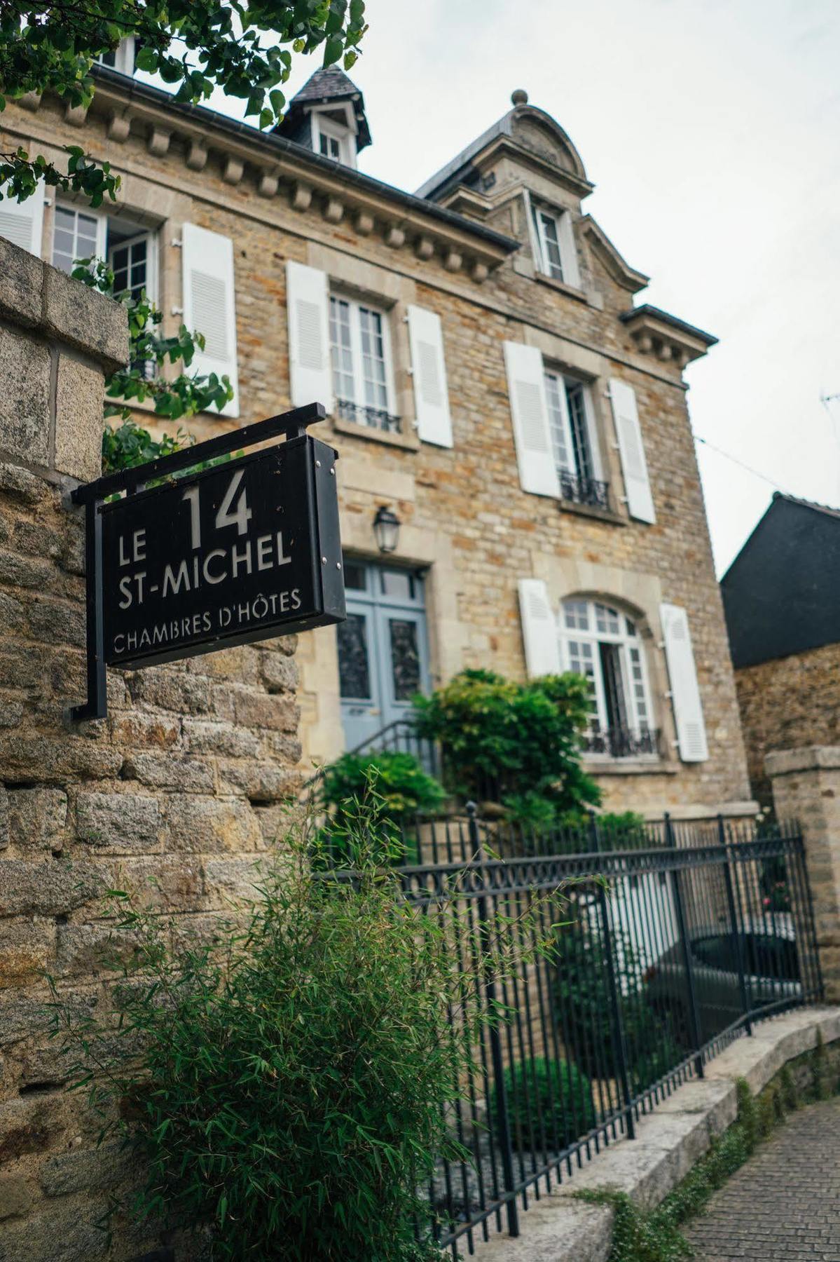Bed and Breakfast Le 14 St Michel Josselin Exterior foto