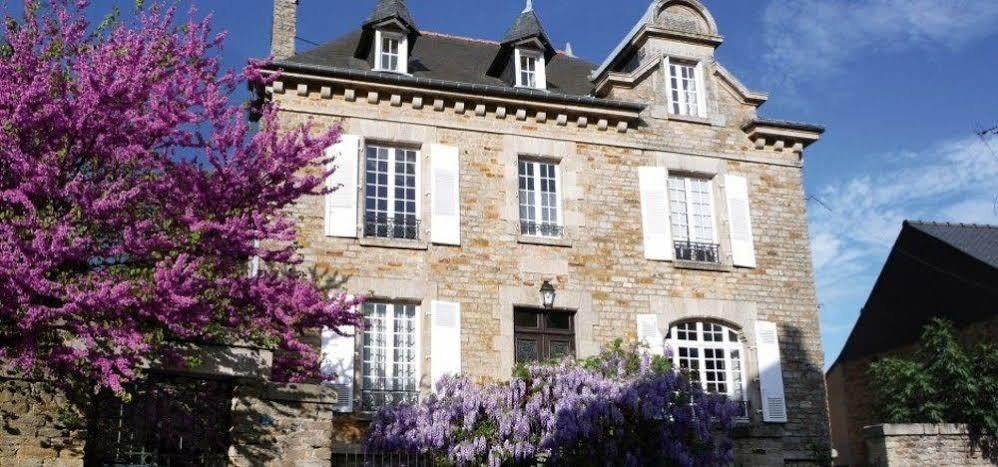 Bed and Breakfast Le 14 St Michel Josselin Exterior foto